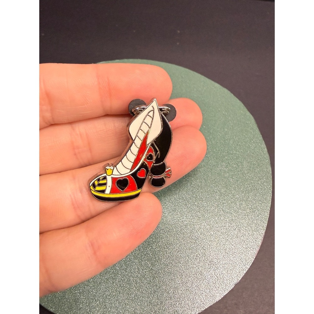 Disney Parks Queen of Hearts Shoe Enamel Pin Alice in Wonderland Villain Red